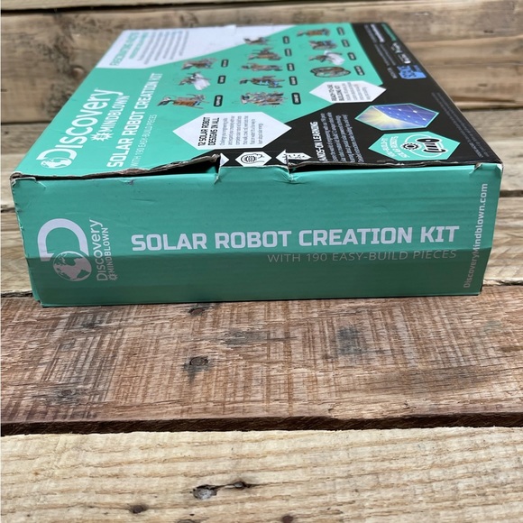 Discovery Mindblown 12 in 1 Solar Robot STEM 190 Piece Science Tech Creation Kit - Picture 4 of 13